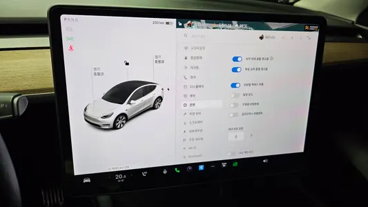 Tesla Y AWD 2021 16