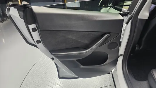 Tesla Y AWD 2021 26