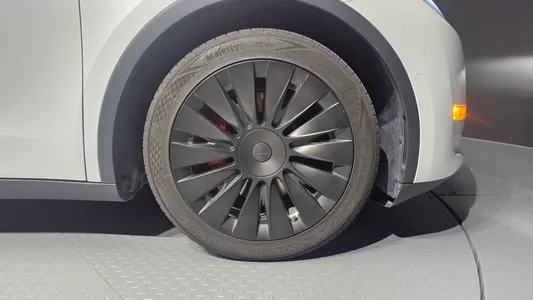 Tesla Y AWD 2021 22