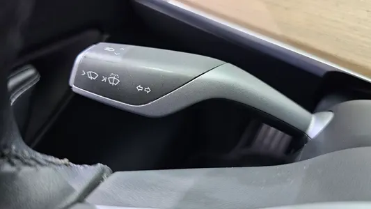 Tesla Y AWD 2021 35