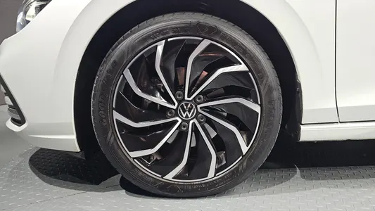 Volkswagen 8 2.0 TDI 2022 4