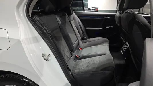 Volkswagen 8 2.0 TDI 2022 10