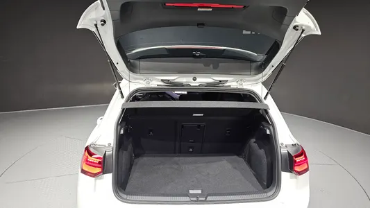 Volkswagen 8 2.0 TDI 2022 19