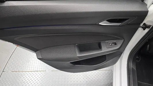 Volkswagen 8 2.0 TDI 2022 25