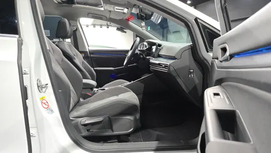 Volkswagen 8 2.0 TDI 2022 26
