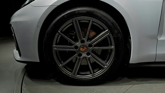 Porsche (976) 2.9 AWD 2025 5