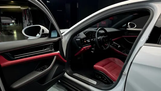 Porsche (976) 2.9 AWD 2025 10