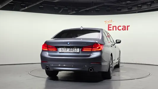 BMW 5 Series (G30) 520i 2018 4
