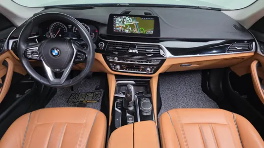 BMW 5 Series (G30) 520i 2018 7