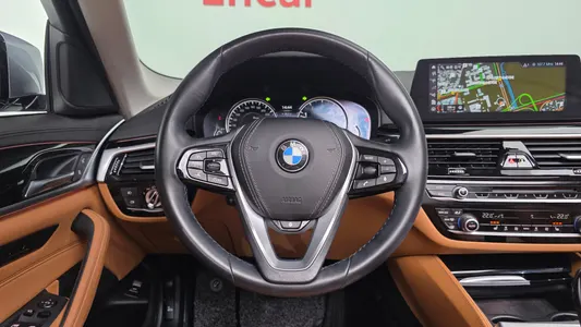 BMW 5 Series (G30) 520i 2018 13