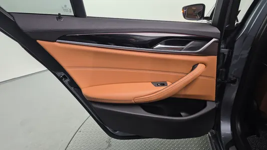 BMW 5 Series (G30) 520i 2018 25