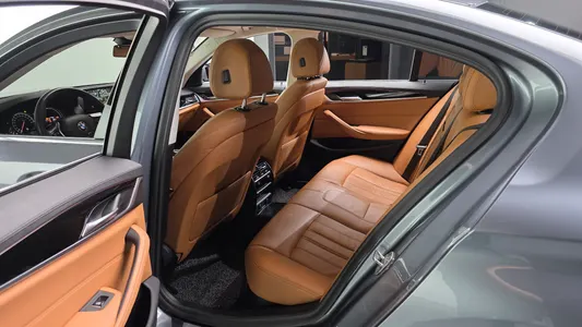 BMW 5 Series (G30) 520i 2018 26