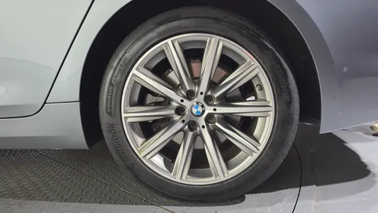 BMW 5 Series (G30) 520i 2018 21