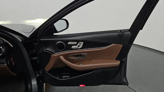 Mercedes-Benz E-Class W213 E220d 2019 24