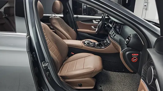 Mercedes-Benz E-Class W213 E220d 2019 26