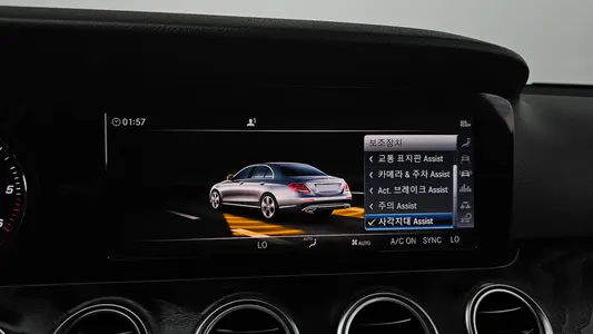 Mercedes-Benz E-Class W213 E220d 2019 32