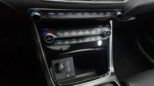 Hyundai IG 3.0 LPi () 2019 18