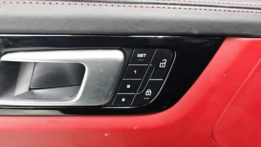 Porsche (PO536) 4.0 2022 31