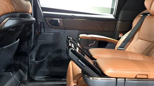 Toyota 4 2.5 HEV AWD 2025 26