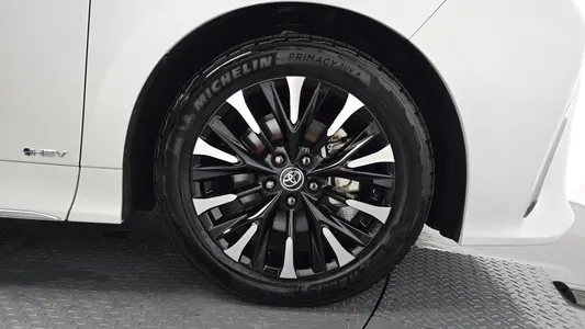 Toyota 4 2.5 HEV AWD 2025 22