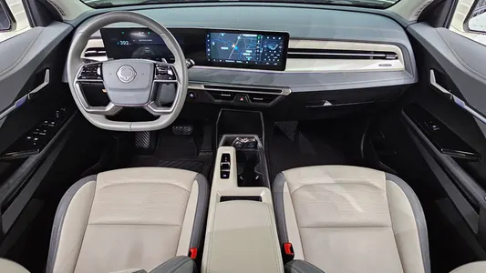 KG Mobility EVX E7 2024 7