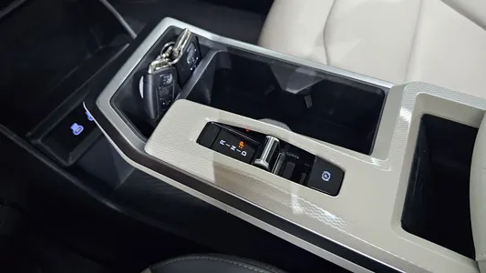KG Mobility EVX E7 2024 9