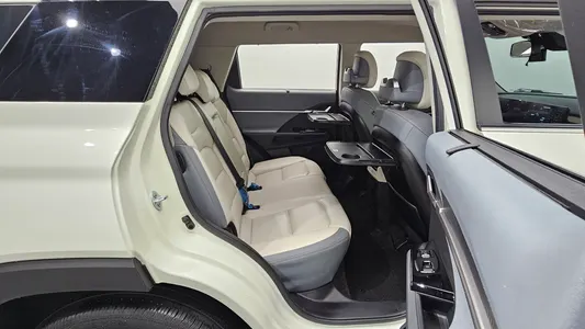 KG Mobility EVX E7 2024 18