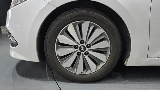Hyundai HG 2015 5