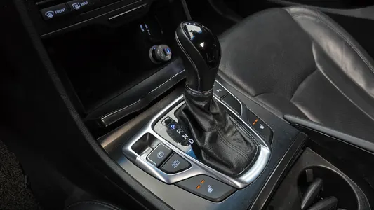 Hyundai HG 2015 9