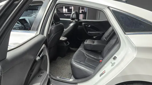 Hyundai HG 2015 12