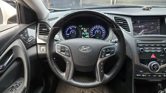 Hyundai HG 2015 13