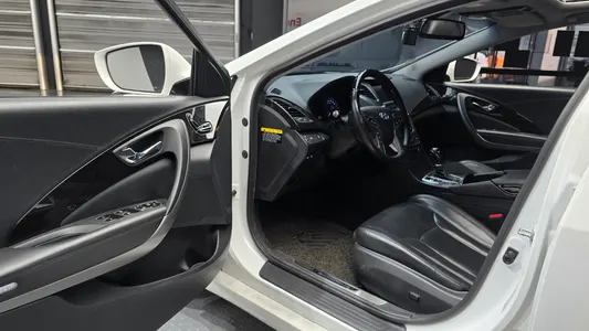 Hyundai HG 2015 10