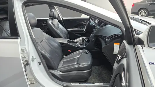 Hyundai HG 2015 26