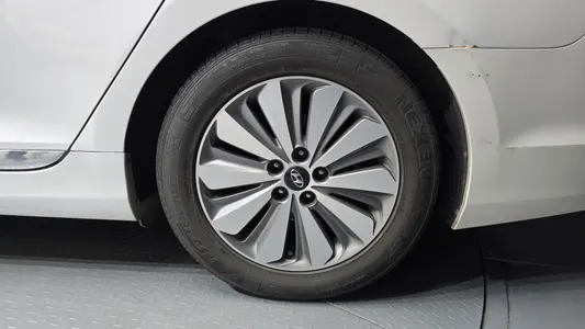 Hyundai HG 2015 21