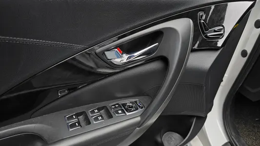 Hyundai HG 2015 30