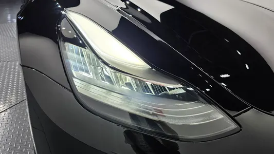 Tesla 3 AWD 2020 23