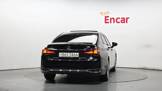 Lexus ES300h 7 2021 4