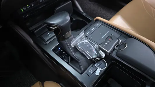 Lexus ES300h 7 2021 9