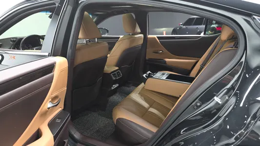 Lexus ES300h 7 2021 11