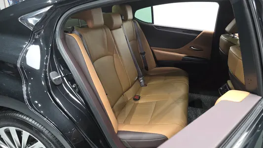 Lexus ES300h 7 2021 12