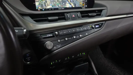 Lexus ES300h 7 2021 17
