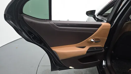 Lexus ES300h 7 2021 26