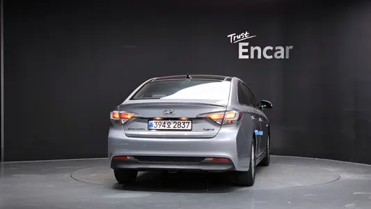 Hyundai LF 2.0 HEV 2015 4
