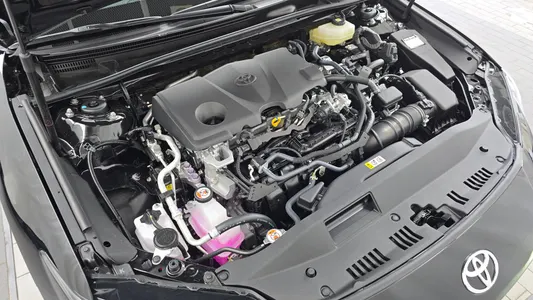 Toyota (XV80) 2.5 XLE 2026 6