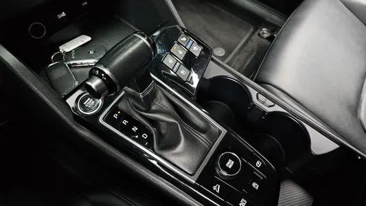 Kia 5 2.0 2WD 2023 9