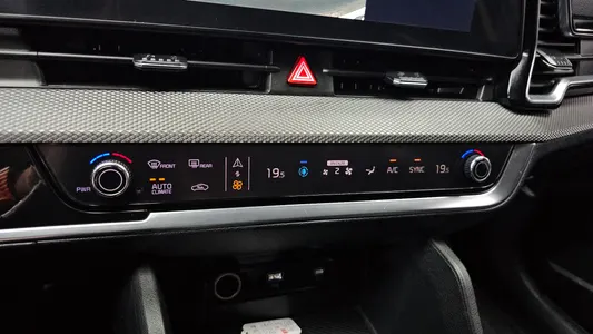 Kia 5 2.0 2WD 2023 27