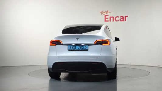 Tesla Y RWD 2023 4