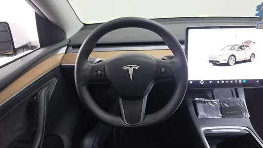 Tesla Y RWD 2023 14