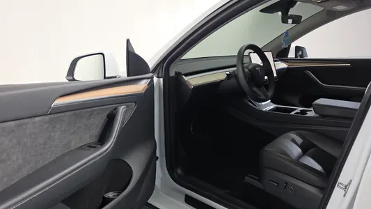 Tesla Y RWD 2023 10