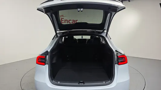 Tesla Y RWD 2023 18